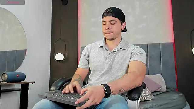 Liam walk  online show from 09-26-25, 08:05