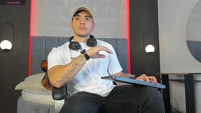 Snapshot of Liam_walk_ chatting on 02-12-26, 09:03 Liam walk online show from 02-12-26, 09:03