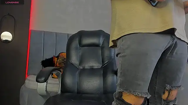 Liam walk  online show from 03-08-26, 02:04