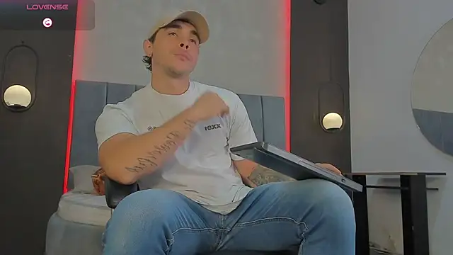 Liam walk  online show from 03-12-26, 08:13