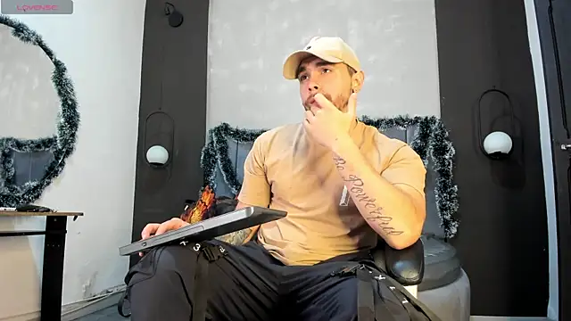 Snapshot of Liam_walk_ chatting on 12-20-25, 10:23 Liam walk online show from 12-20-25, 10:23