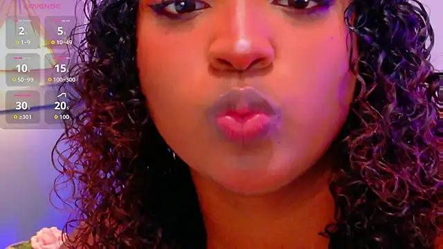 Snapshot of Cristal-Jonnes chatting on 10-11-25, 03:07 Cristal-Jonnes online show from 10-11-25, 03:07