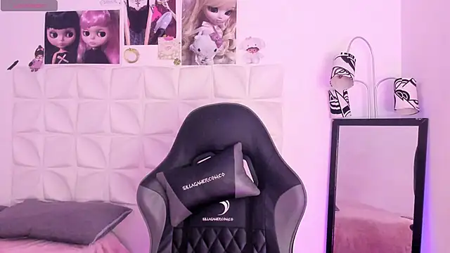 JuliethMoss online show from 11-13-25, 08:24