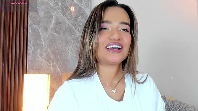 Emma hunter  online show from 10-25-25, 04:00