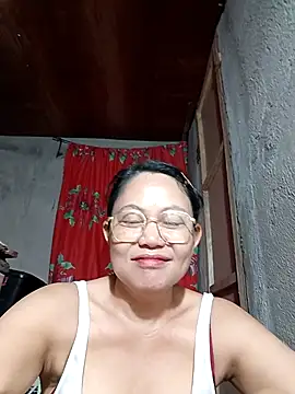 Everleigh mom online show from 11-18-25, 08:01