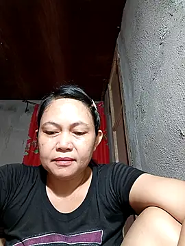 Everleigh mom online show from 12-17-25, 10:04