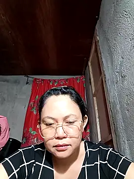 Everleigh mom online show from 11-24-25, 12:43