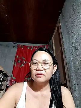 Everleigh mom online show from 10-21-25, 07:57