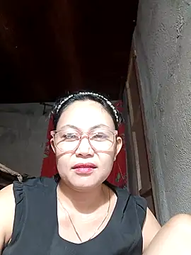 Everleigh mom online show from 12-23-25, 11:09