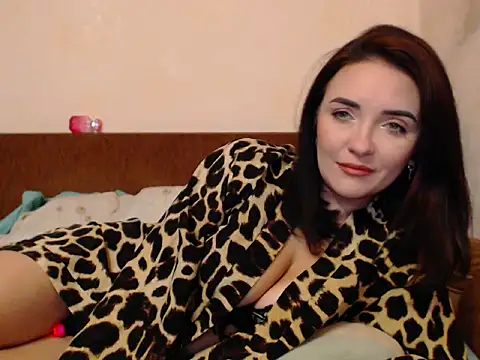 Snapshot of Veronica-Luxs chatting on 10-13-25, 09:00 Veronica-Luxs online show from 10-13-25, 09:00