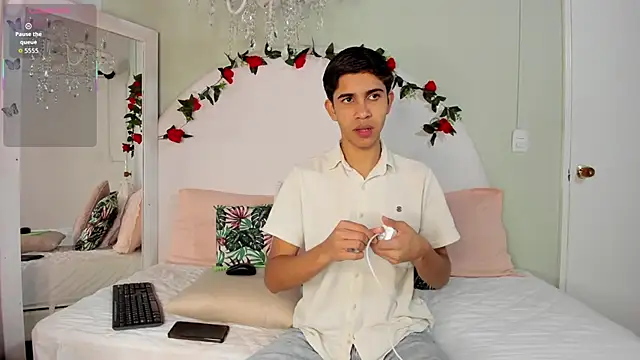 Snapshot of JoshuaSanzz chatting on 10-08-25, 03:30 JoshuaSanzz online show from 10-08-25, 03:30