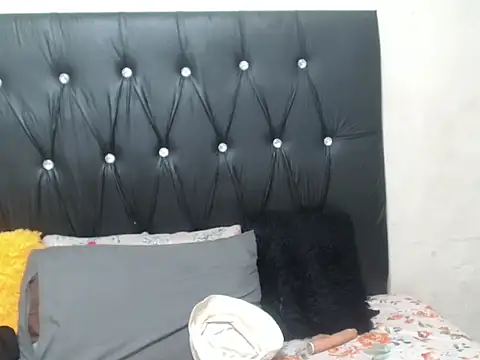 Lsnickykhanyile online show from 10-30-25, 04:04