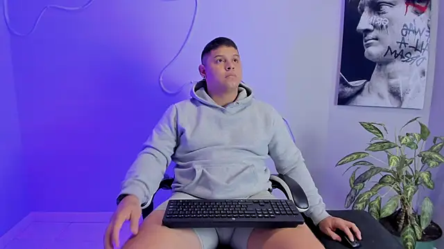 Snapshot of Maximus_Steel chatting on 09-19-25, 02:59 Maximus Steel online show from 09-19-25, 02:59