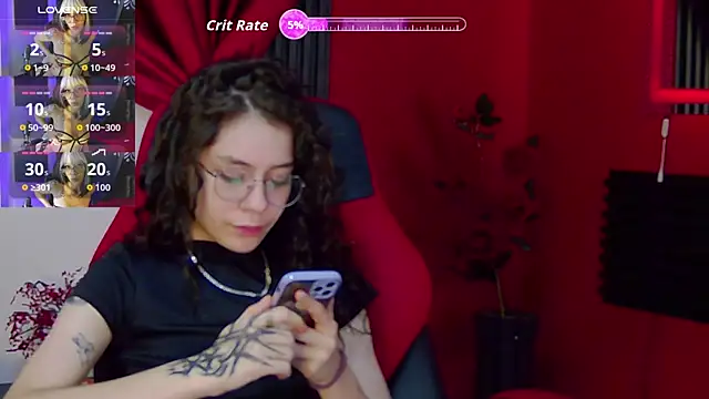 Snapshot of RavennMoonn chatting on 10-04-25, 09:05 RavennMoonn online show from 10-04-25, 09:05