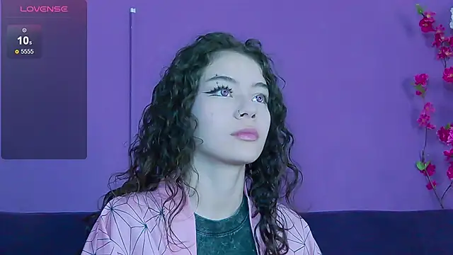 Snapshot of RavennMoonn chatting on 09-16-25, 07:59 RavennMoonn online show from 09-16-25, 07:59