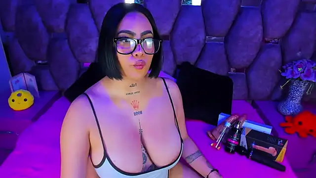 nikky latin online show from 10-15-25, 03:49