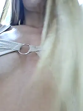 Elianasuarezz online show from 09-29-25, 12:00