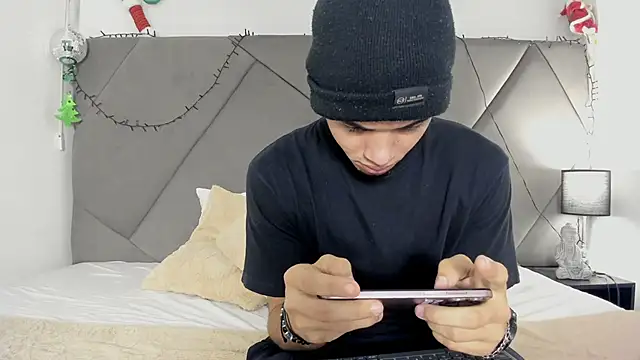 andrew colleman online show from 11-21-25, 04:22