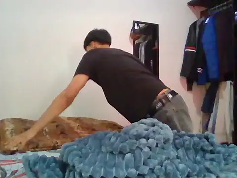 Barrx0018 online show from 12-17-25, 05:40