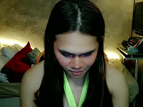 YllanaAltheaXxX online show from 05-28-26, 04:13