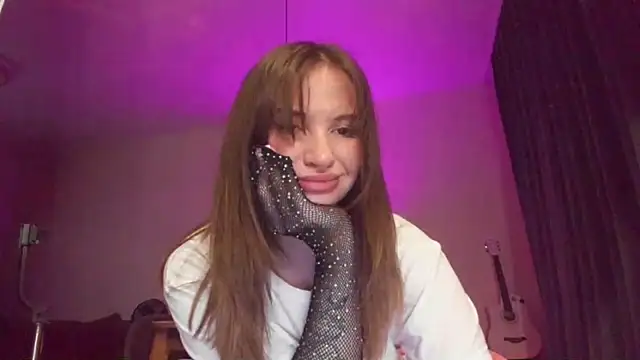 Snapshot of Voytinyme chatting on 09-21-25, 03:17 Voytinyme online show from 09-21-25, 03:17