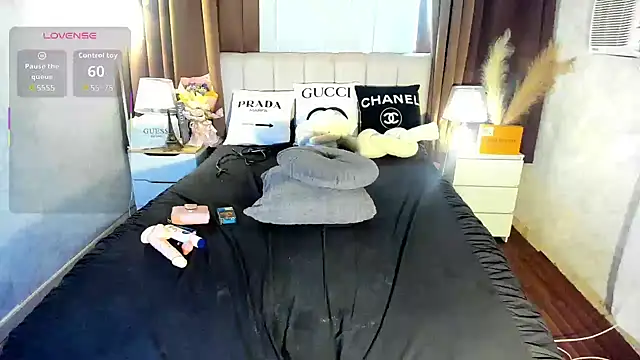 maegan fox online show from 10-29-25, 01:26