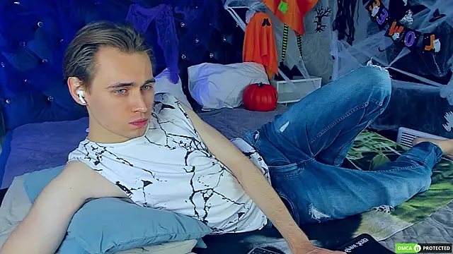 WilliamDyson online show from 10-19-25, 04:04