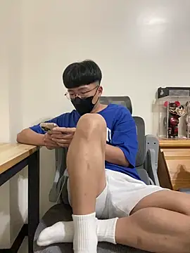 Snapshot of Allen20y chatting on 06-19-26, 03:18 Allen20y online show from 06-19-26, 03:18