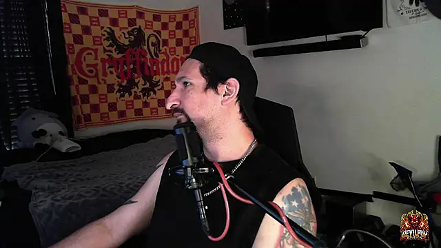 DevilPup75  online show from 09-26-25, 02:24