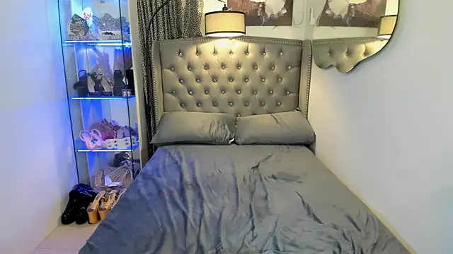 Claudia empress online show from 10-18-25, 10:12