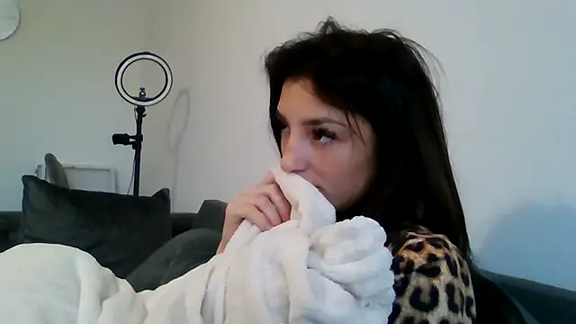 naughtybella05 online show from 11-04-25, 07:34