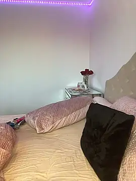 naughtybella05 online show from 11-13-25, 09:02