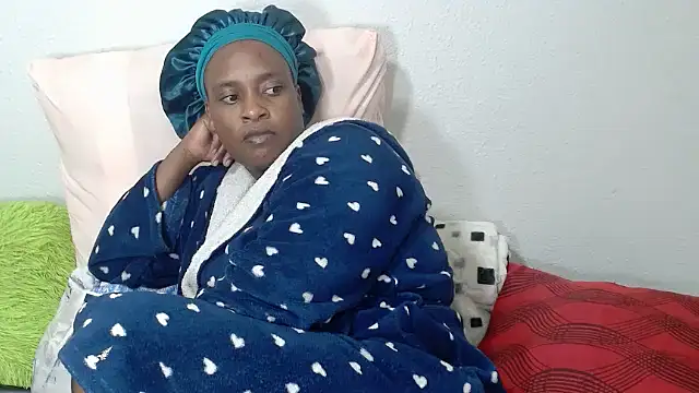 QueenRomaxx1 online show from 10-20-25, 06:30