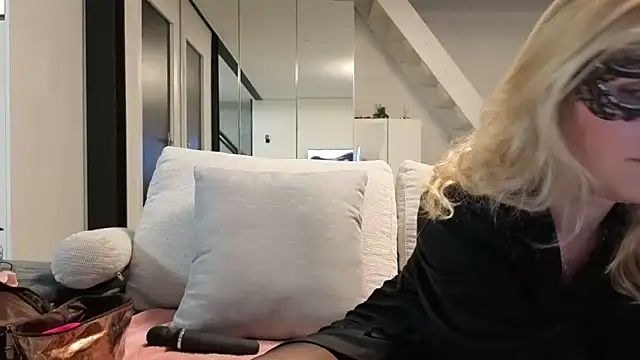 bellemasquer online show from 03-15-26, 08:38