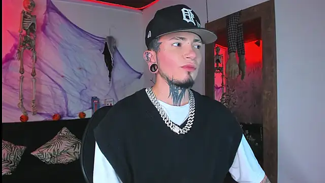 tyler jones  online show from 10-28-25, 04:35