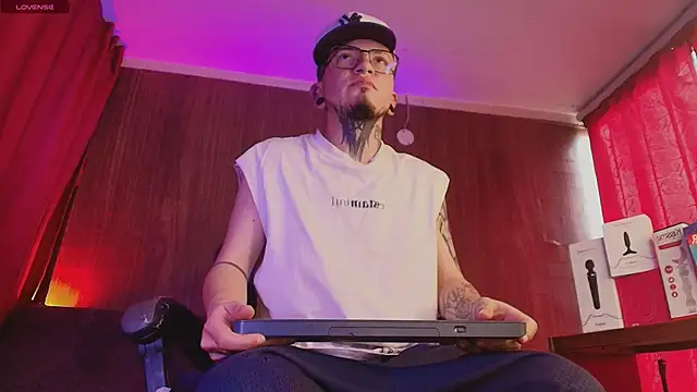 tyler jones  online show from 06-28-26, 03:18