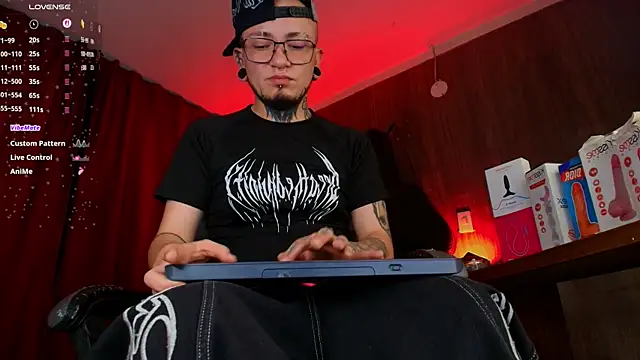 tyler jones  online show from 07-24-26, 04:52