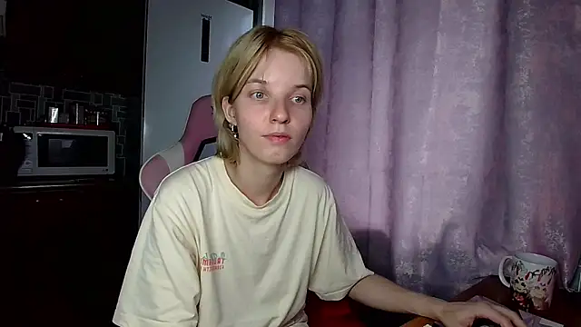 Snapshot of Madelaineses chatting on 07-31-26, 11:53 Madelaineses online show from 07-31-26, 11:53