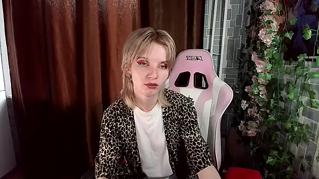 Madelaineses online show from 05-24-26, 02:33