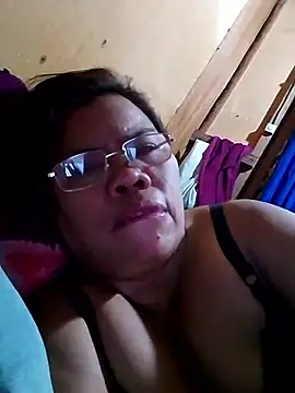 Snapshot of Huge_mama69 chatting on 09-10-25, 07:40 Huge mama69 online show from 09-10-25, 07:40