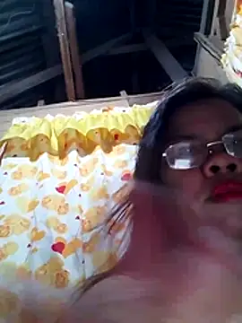 Snapshot of Huge_mama69 chatting on 07-15-26, 01:40 Huge mama69 online show from 07-15-26, 01:40