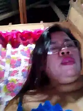 Snapshot of Huge_mama69 chatting on 10-19-25, 01:47 Huge mama69 online show from 10-19-25, 01:47