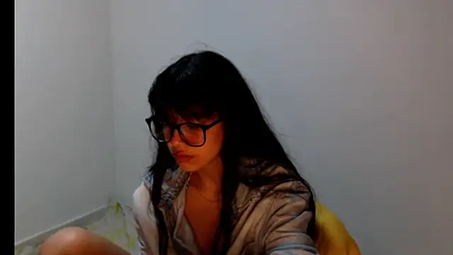 Snapshot of meganmiauu chatting on 06-17-26, 01:05 meganmiauu online show from 06-17-26, 01:05