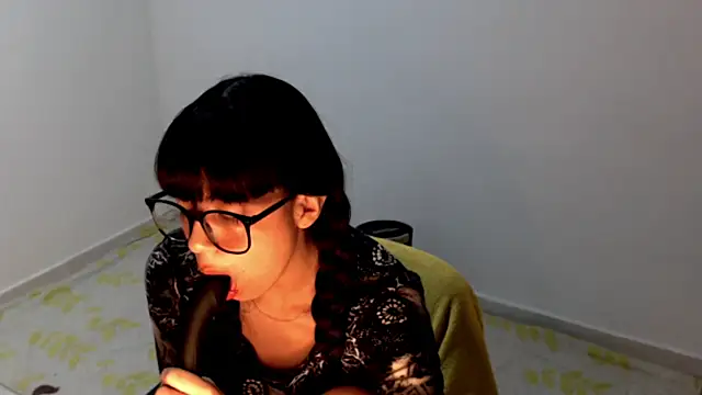 Snapshot of meganmiauu chatting on 05-30-26, 12:44 meganmiauu online show from 05-30-26, 12:44