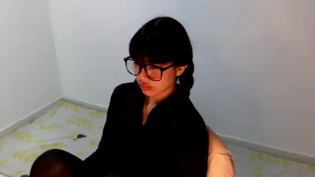Snapshot of meganmiauu chatting on 06-05-26, 10:32 meganmiauu online show from 06-05-26, 10:32