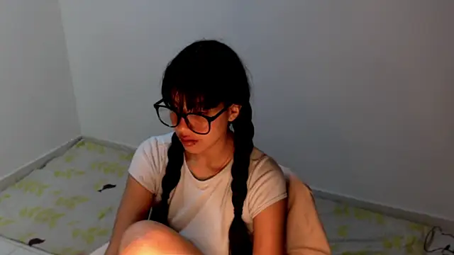 Snapshot of meganmiauu chatting on 06-03-26, 04:57 meganmiauu online show from 06-03-26, 04:57