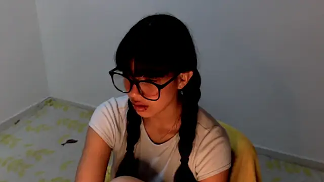 Snapshot of meganmiauu chatting on 06-06-26, 05:12 meganmiauu online show from 06-06-26, 05:12