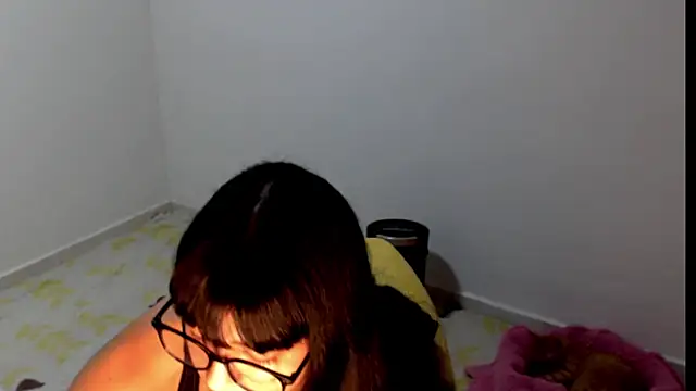 Snapshot of meganmiauu chatting on 05-12-26, 04:13 meganmiauu online show from 05-12-26, 04:13
