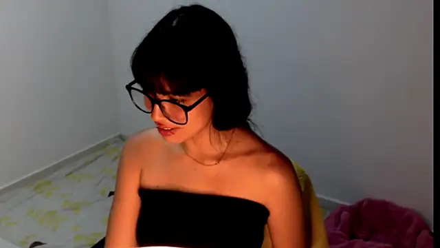 Snapshot of meganmiauu chatting on 05-17-26, 08:03 meganmiauu online show from 05-17-26, 08:03