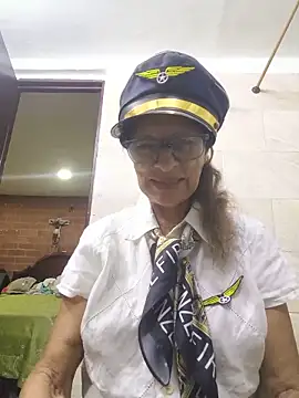 Snapshot of MaryeLunna chatting on 05-27-26, 11:12 MaryeLunna online show from 05-27-26, 11:12